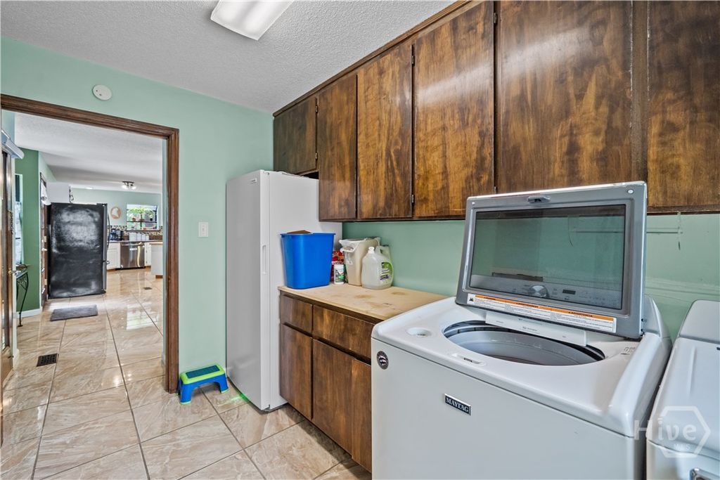 Image 40 of property listing at 121 Oak Creek Court, Richmond Hill, GA 31324
