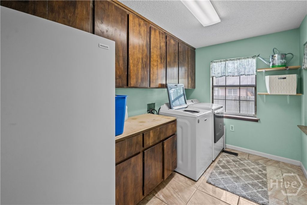 Image 41 of property listing at 121 Oak Creek Court, Richmond Hill, GA 31324