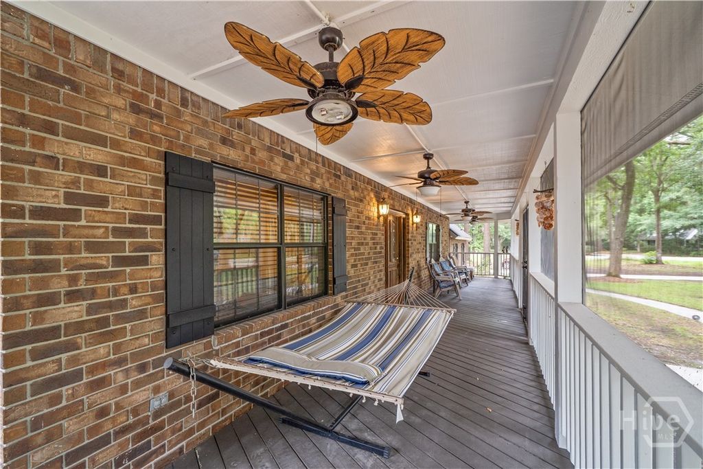 Image 6 of property listing at 121 Oak Creek Court, Richmond Hill, GA 31324