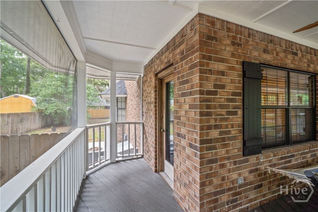 Image 7 of property listing at 121 Oak Creek Court, Richmond Hill, GA 31324