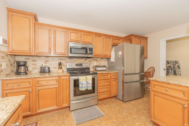 7424 Megan Brooke Lane, Evansville, IN 47725