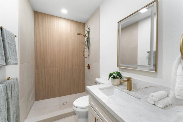 81 Kumano Dr, Pukalani, HI 96768