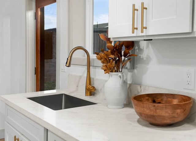 81 Kumano Dr, Pukalani, HI 96768