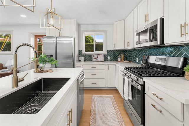 81 Kumano Dr, Pukalani, HI 96768