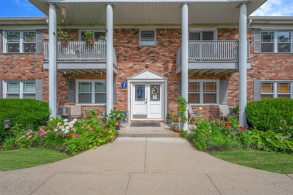 54 Fairharbor Drive 54, Patchogue, NY 11772