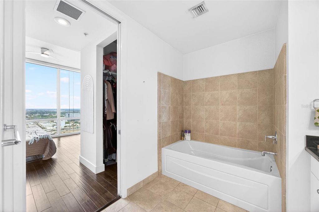Image 23 of property listing at 150 E ROBINSON STREET 3106, Orlando, FL 32801