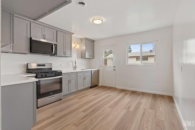 1208 Castaic Avenue, Bakersfield, CA 93308