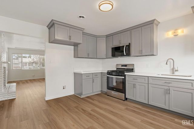 1208 Castaic Avenue, Bakersfield, CA 93308