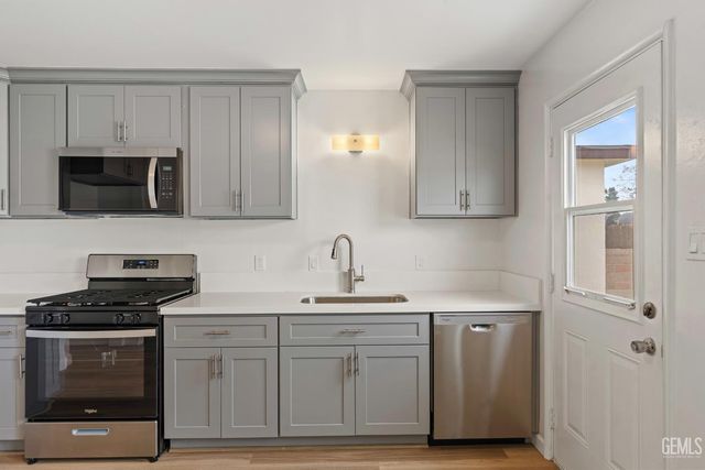 1208 Castaic Avenue, Bakersfield, CA 93308