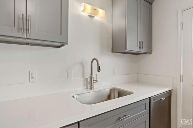 1208 Castaic Avenue, Bakersfield, CA 93308