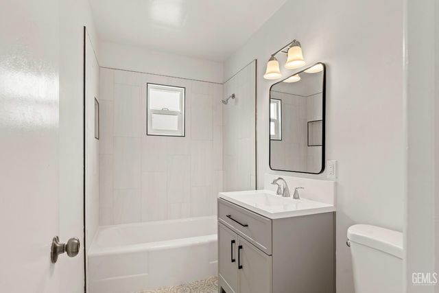 1208 Castaic Avenue, Bakersfield, CA 93308