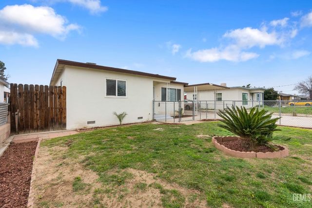 1208 Castaic Avenue, Bakersfield, CA 93308