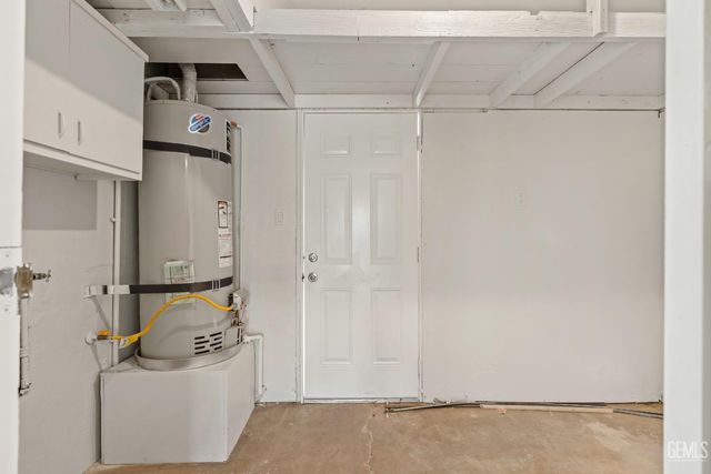 1208 Castaic Avenue, Bakersfield, CA 93308