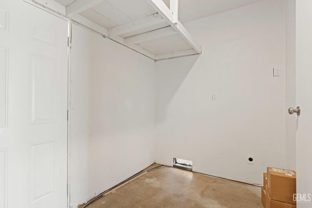 1208 Castaic Avenue, Bakersfield, CA 93308