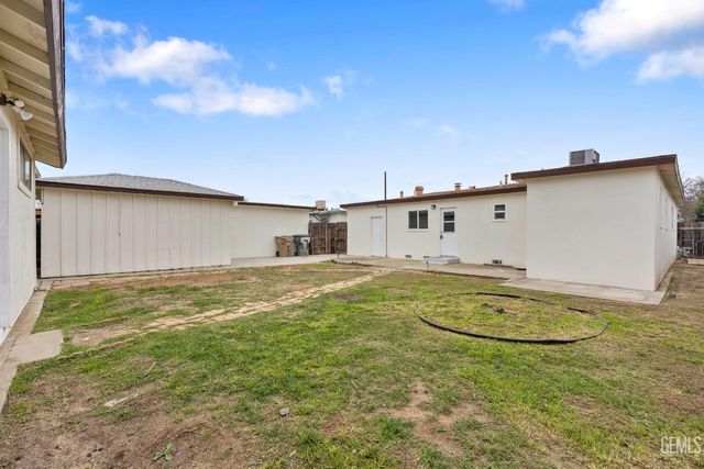 1208 Castaic Avenue, Bakersfield, CA 93308