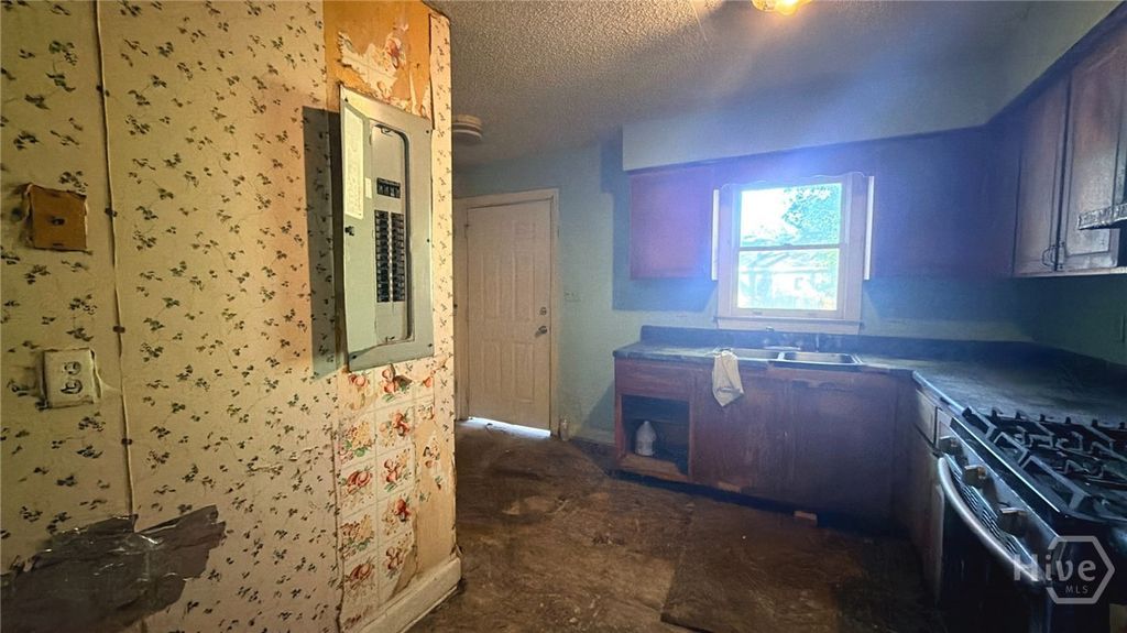 Image 15 of property listing at 1707 Le Grand Street, Savannah, GA 31401