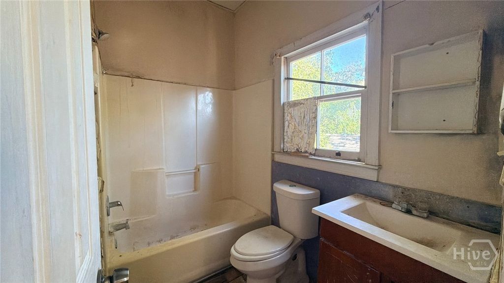 Image 27 of property listing at 1707 Le Grand Street, Savannah, GA 31401