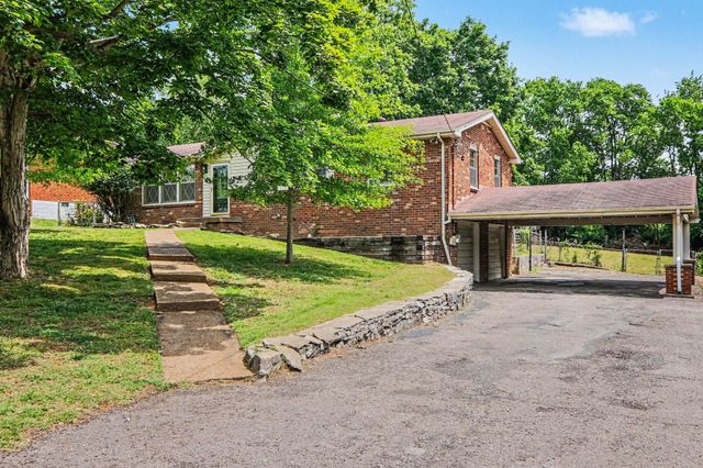 246 Sterling Rd, Hendersonville, TN 37075
