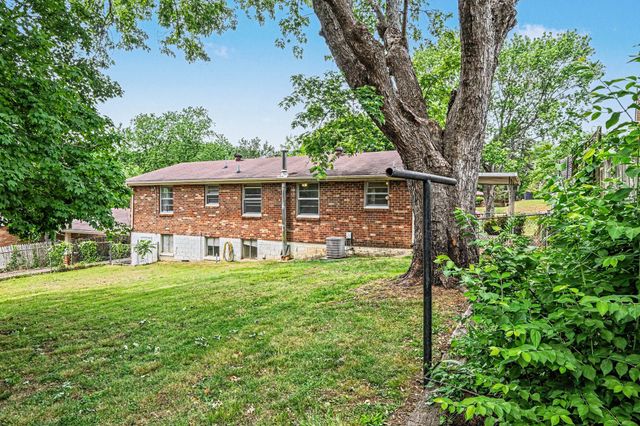 246 Sterling Rd, Hendersonville, TN 37075