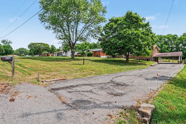 246 Sterling Rd, Hendersonville, TN 37075