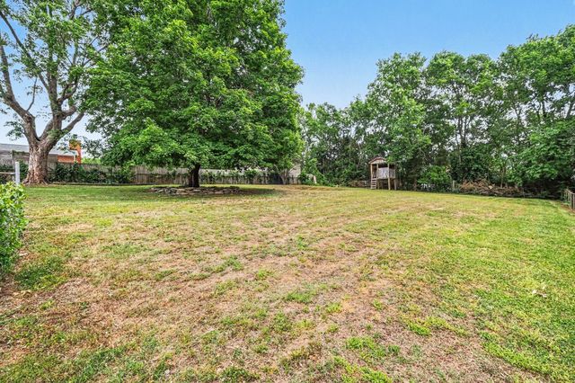 246 Sterling Rd, Hendersonville, TN 37075