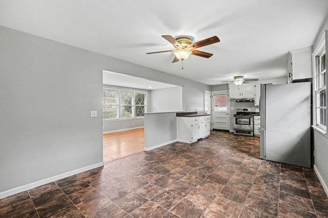246 Sterling Rd, Hendersonville, TN 37075