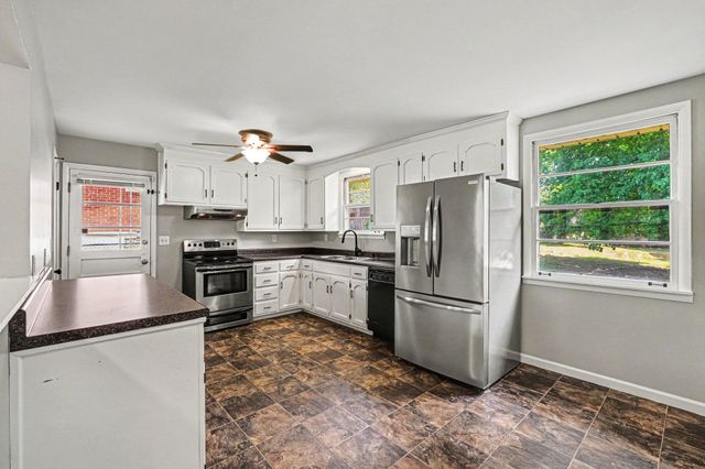 246 Sterling Rd, Hendersonville, TN 37075