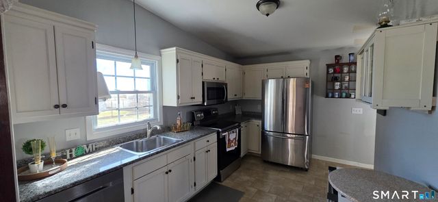 74 Clark Lane, Waterford, CT 06385