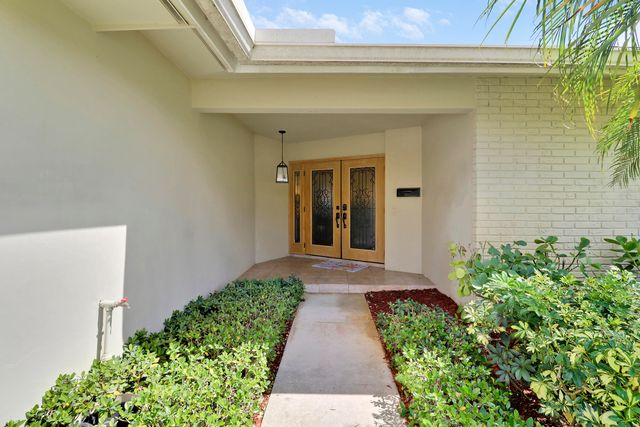 856 Country Club Drive, North Palm Beach, FL 33408