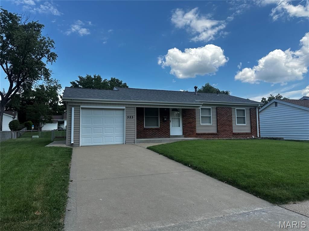 523 Foxtrail Drive, Hazelwood, MO 63042