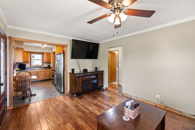 3940 E 8th Street, Des Moines, IA 50316