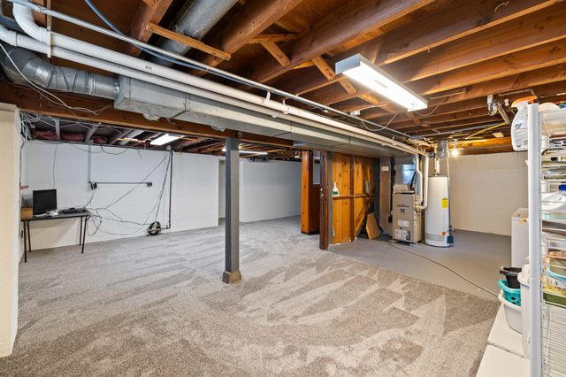 3940 E 8th Street, Des Moines, IA 50316