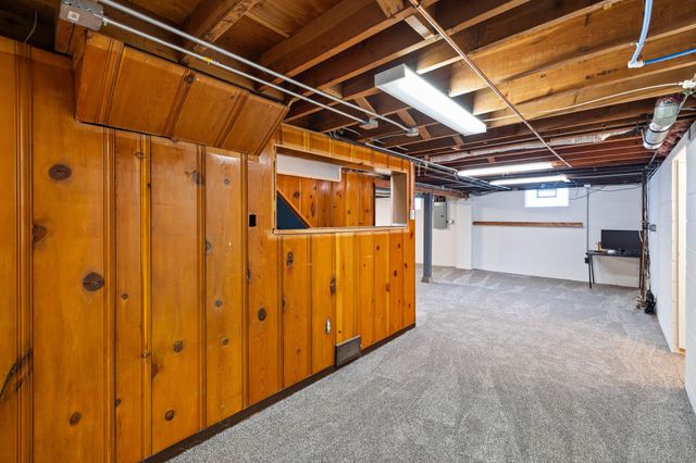 3940 E 8th Street, Des Moines, IA 50316