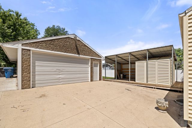 3940 E 8th Street, Des Moines, IA 50316