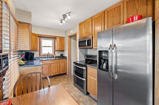 3940 E 8th Street, Des Moines, IA 50316