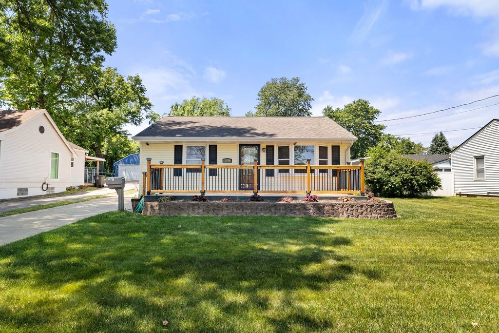 3940 E 8th Street, Des Moines, IA 50316