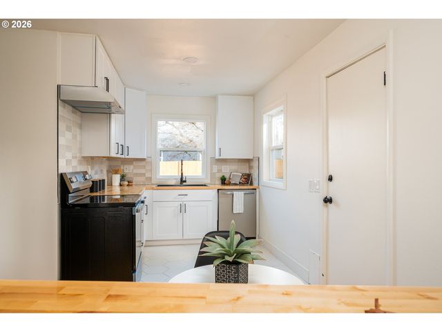 5408 Ne 46th Pl, Portland, OR 97218