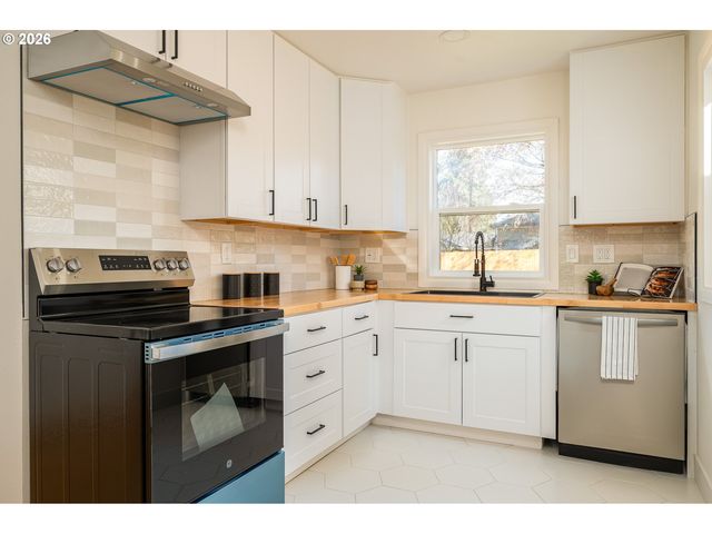 5408 Ne 46th Pl, Portland, OR 97218