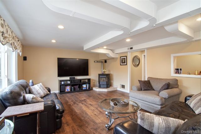 123 Hildreth Place, Yonkers, NY 10704