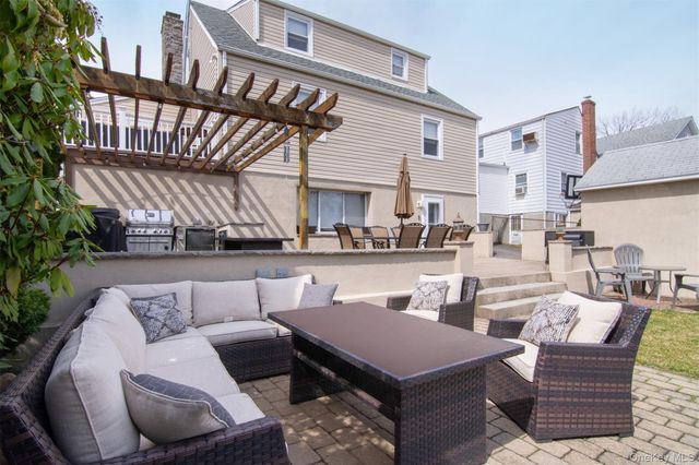 123 Hildreth Place, Yonkers, NY 10704