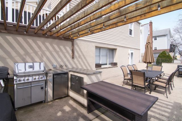 123 Hildreth Place, Yonkers, NY 10704