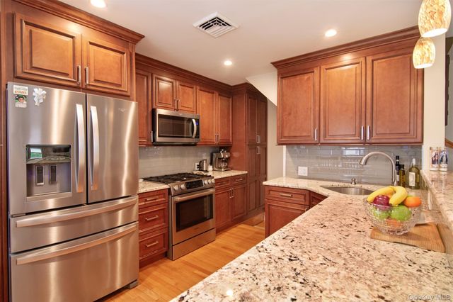 123 Hildreth Place, Yonkers, NY 10704