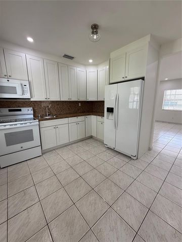 7231 NW 2nd Ter, Miami, FL 33126