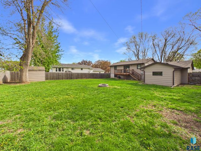 701 S Rohl Dr Drive, Sioux Falls, SD 57103