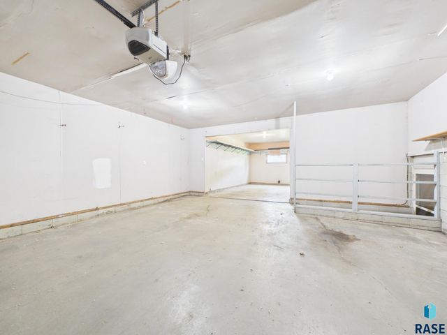 701 S Rohl Dr Drive, Sioux Falls, SD 57103