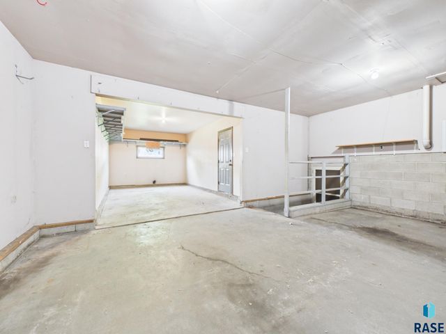 701 S Rohl Dr Drive, Sioux Falls, SD 57103