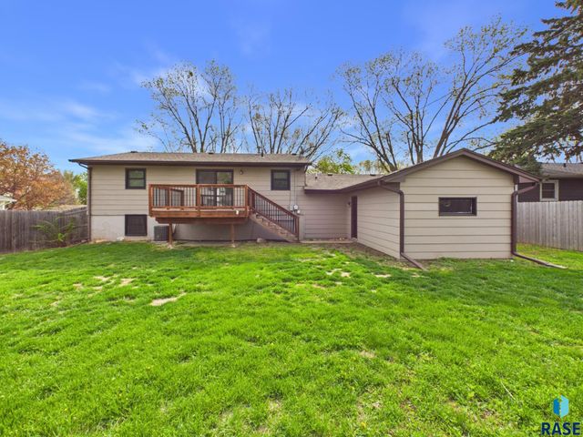 701 S Rohl Dr Drive, Sioux Falls, SD 57103