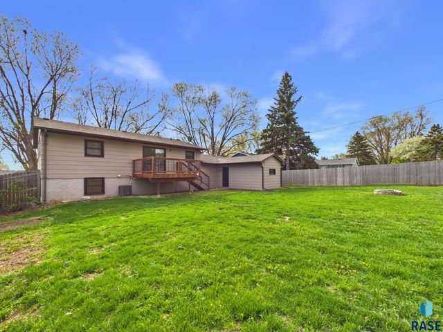 701 S Rohl Dr Drive, Sioux Falls, SD 57103