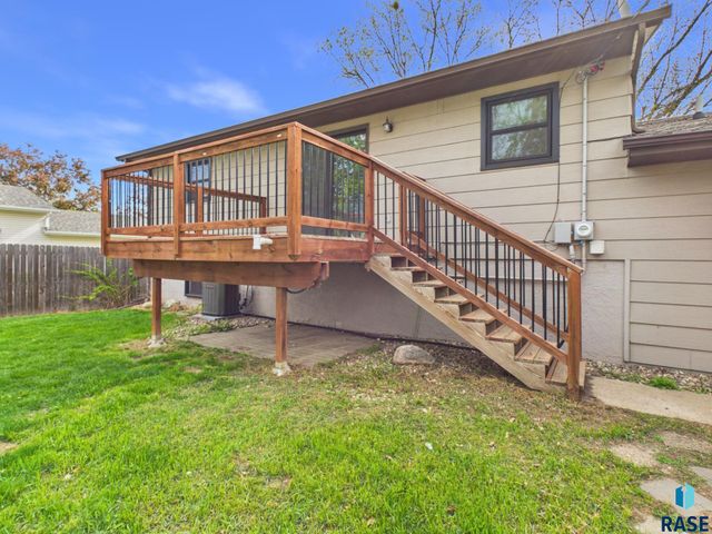 701 S Rohl Dr Drive, Sioux Falls, SD 57103