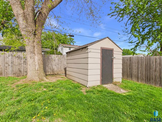 701 S Rohl Dr Drive, Sioux Falls, SD 57103